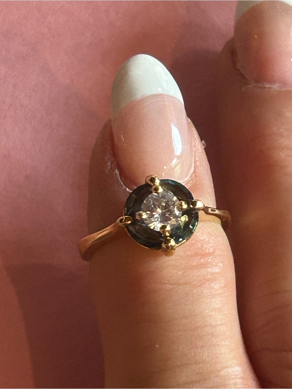 Women’s Vintage Gold Tone Ring with Clear and Dark Gemstones. Size 7